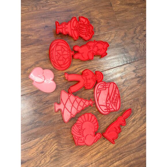 VTG 1970s Tupperwear Complete Set +1 Holiday Cookie design stamp cutters - Picture 1 of 5